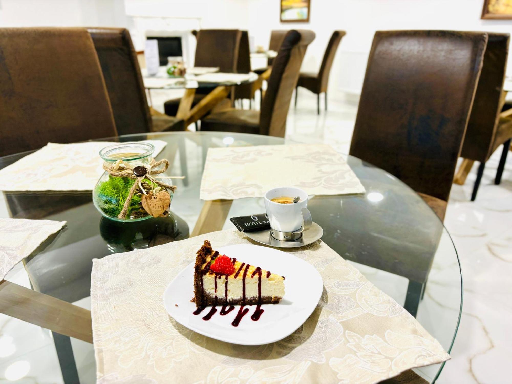 Hotel Raj Дединки Екстериор снимка