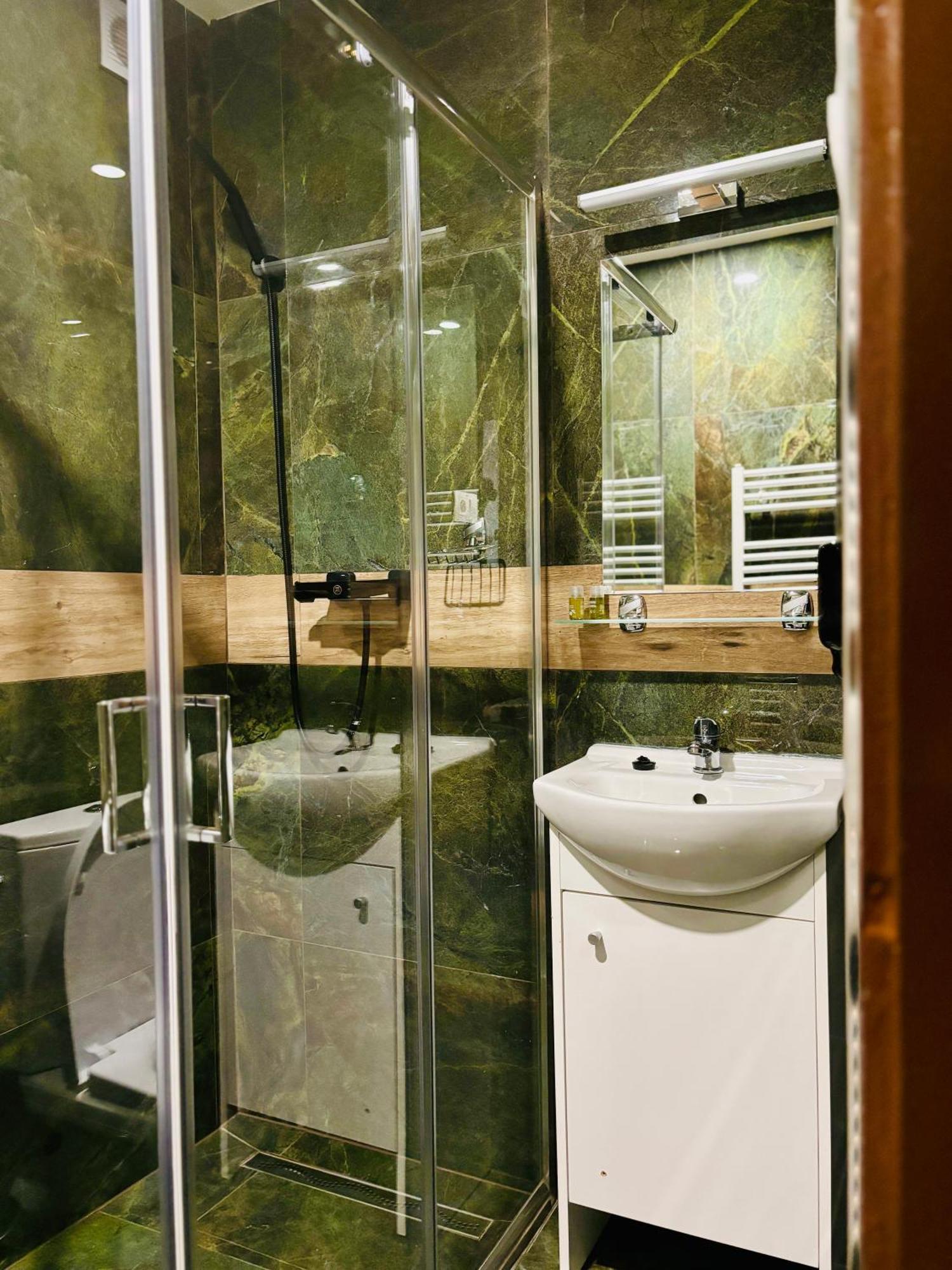 Hotel Raj Дединки Екстериор снимка